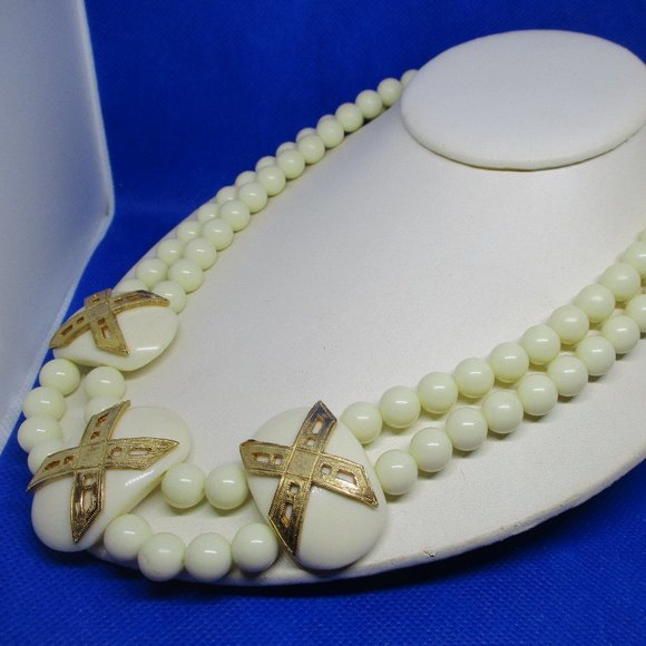 ACCESSOCRAFT NYC Necklace Cream Colored Celluloid GoldTone XOXOX Insert Pendant - Picture 4 of 13